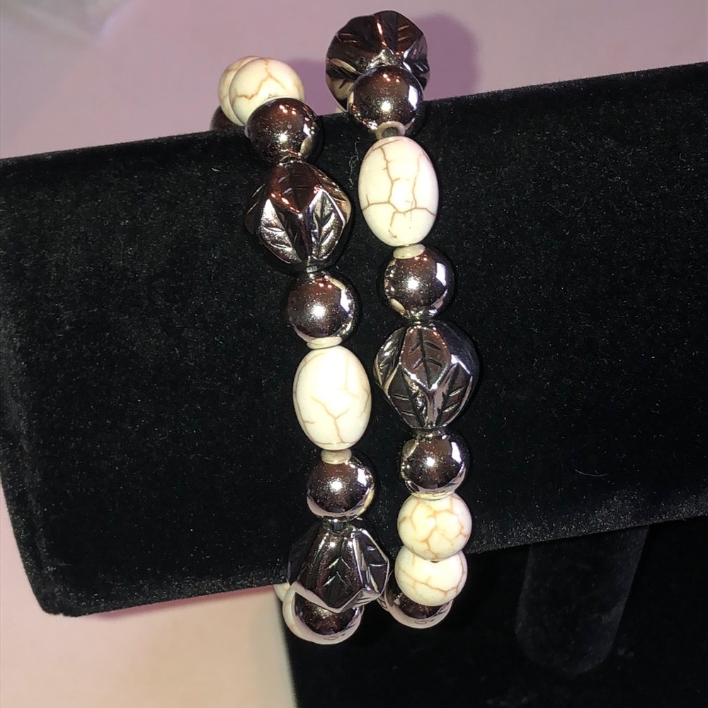 Classic White Faux Howlite and Silver Tone Bead Stretch Bracelet